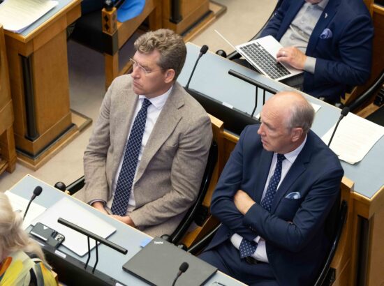 Riigikogu kuulas ära õiguskantsler Ülle Madise ülevaate õigustloovate aktide kooskõlast põhiseadusega ja muude õiguskantslerile seadusega pandud ülesannete täitmisest.