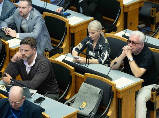 Riigikogu kuulas ära õiguskantsler Ülle Madise ülevaate õigustloovate aktide kooskõlast põhiseadusega ja muude õiguskantslerile seadusega pandud ülesannete täitmisest.