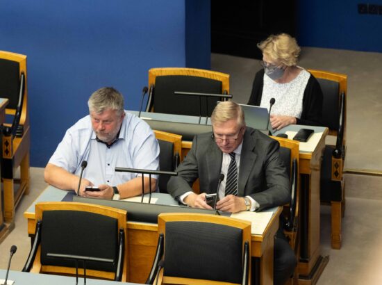 Riigikogu kuulas ära õiguskantsler Ülle Madise ülevaate õigustloovate aktide kooskõlast põhiseadusega ja muude õiguskantslerile seadusega pandud ülesannete täitmisest.