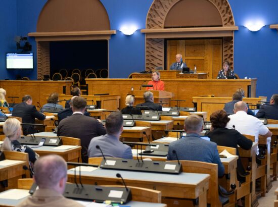 Riigikogu kuulas ära õiguskantsler Ülle Madise ülevaate õigustloovate aktide kooskõlast põhiseadusega ja muude õiguskantslerile seadusega pandud ülesannete täitmisest.