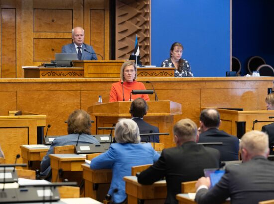 Riigikogu kuulas ära õiguskantsler Ülle Madise ülevaate õigustloovate aktide kooskõlast põhiseadusega ja muude õiguskantslerile seadusega pandud ülesannete täitmisest.