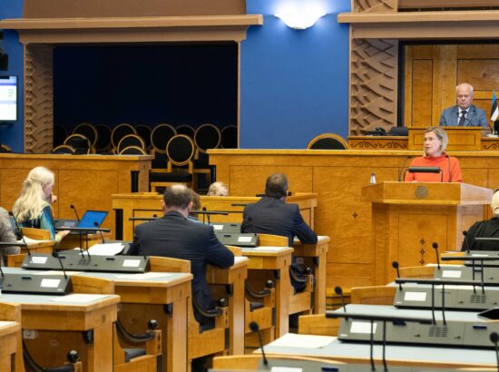 Riigikogu kuulas ära õiguskantsler Ülle Madise ülevaate õigustloovate aktide kooskõlast põhiseadusega ja muude õiguskantslerile seadusega pandud ülesannete täitmisest.