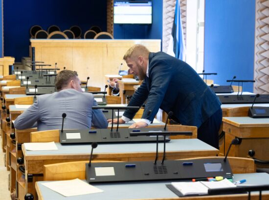 Riigikogu kuulas ära õiguskantsler Ülle Madise ülevaate õigustloovate aktide kooskõlast põhiseadusega ja muude õiguskantslerile seadusega pandud ülesannete täitmisest.