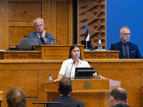 Riigikogu kuulas ära õiguskantsler Ülle Madise ülevaate õigustloovate aktide kooskõlast põhiseadusega ja muude õiguskantslerile seadusega pandud ülesannete täitmisest.