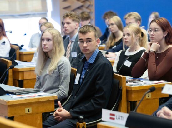 Koolinoored langetavad Riigikogus Euroopa Parlamendi liikmetena matkimismängus otsuseid.