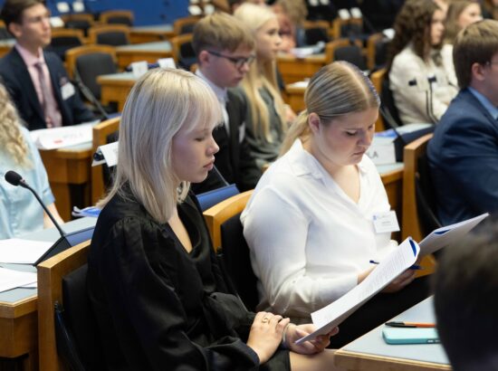 Koolinoored langetavad Riigikogus Euroopa Parlamendi liikmetena matkimismängus otsuseid.