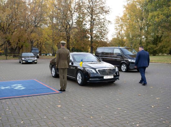 Riigikogu esimees Lauri Hussar kohtus Ukraina parlamendi esimehe Ruslan Stefantšukiga. Kohtumisel osalesid ka Riigikogu liikmed Marko Mihkelson, Tanel Kiik ja Urmas Reinsalu.