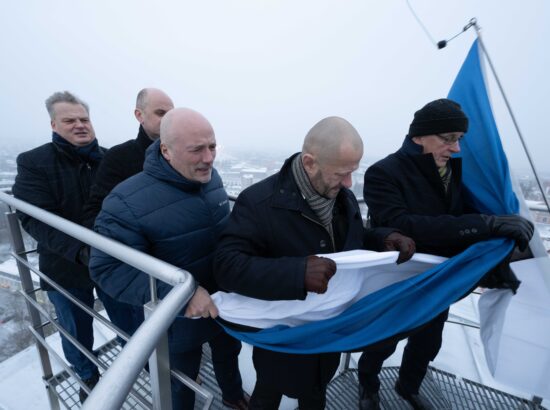 Toompea malevkonna endised pealikud Enn Tupp, Ilmar Raag, Jan Lukk ja Mihkel Tikk ning praegune pealik Kaido Tropp heiskasid malevkonna 100. aastapäeva puhul riigilipu Pika Hermanni tornis.