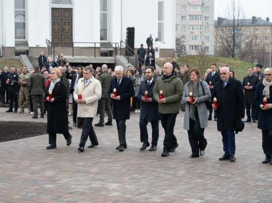 Riigikogu esimees Lauri Hussar osales koos oma Euroopa kolleegidega Butša veresauna kolmanda aastapäeva mälestustseremoonial.