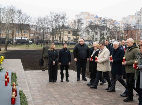 Riigikogu esimees Lauri Hussar osales koos oma Euroopa kolleegidega Butša veresauna kolmanda aastapäeva mälestustseremoonial.
