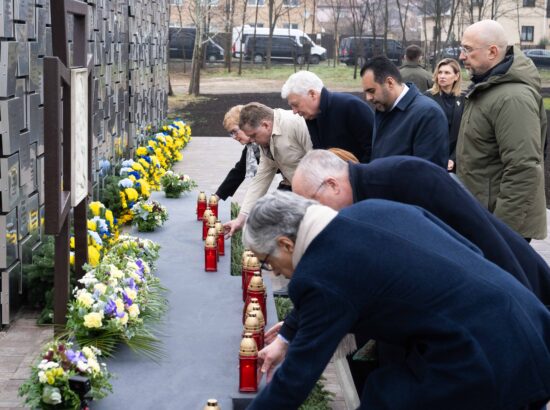 Riigikogu esimees Lauri Hussar osales koos oma Euroopa kolleegidega Butša veresauna kolmanda aastapäeva mälestustseremoonial.