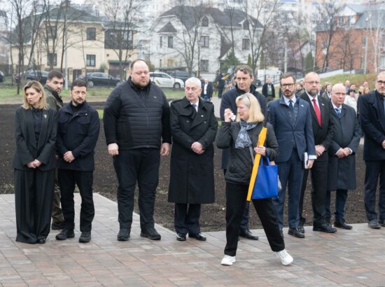 Riigikogu esimees Lauri Hussar osales koos oma Euroopa kolleegidega Butša veresauna kolmanda aastapäeva mälestustseremoonial.