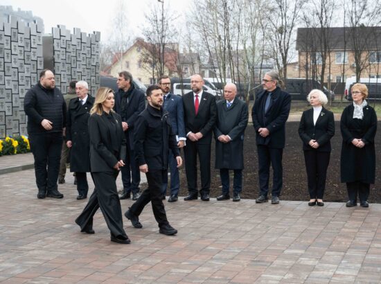 Riigikogu esimees Lauri Hussar osales koos oma Euroopa kolleegidega Butša veresauna kolmanda aastapäeva mälestustseremoonial.