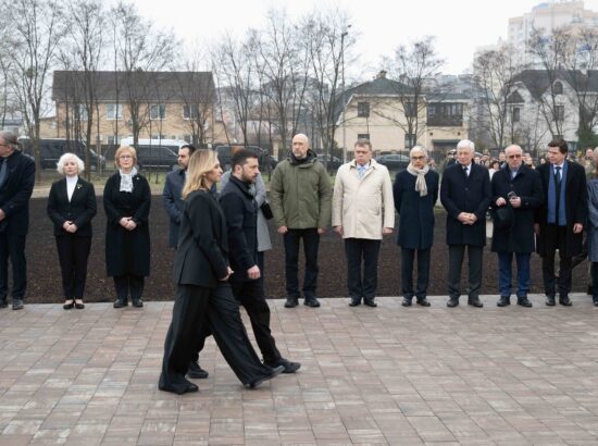 Riigikogu esimees Lauri Hussar osales koos oma Euroopa kolleegidega Butša veresauna kolmanda aastapäeva mälestustseremoonial.