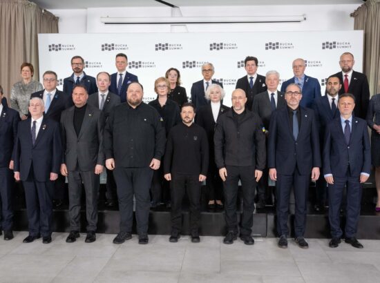 Riigikogu esimees Lauri Hussar osales ka mälestustseremooniale järgnenud Butša tippkohtumisel.
