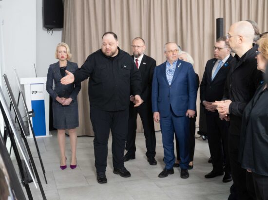 Riigikogu esimees Lauri Hussar osales ka mälestustseremooniale järgnenud Butša tippkohtumisel.