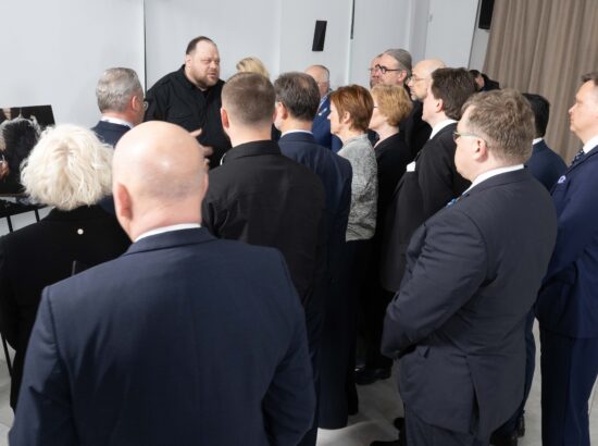 Riigikogu esimees Lauri Hussar osales ka mälestustseremooniale järgnenud Butša tippkohtumisel.