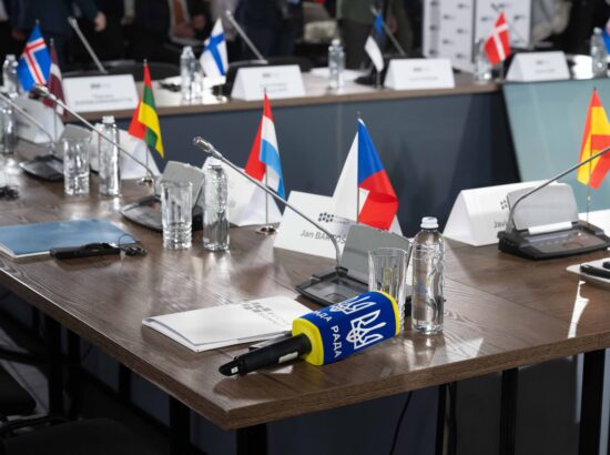 Riigikogu esimees Lauri Hussar osales ka mälestustseremooniale järgnenud Butša tippkohtumisel.