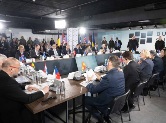 Riigikogu esimees Lauri Hussar osales ka mälestustseremooniale järgnenud Butša tippkohtumisel.