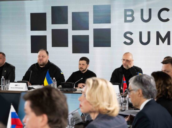 Riigikogu esimees Lauri Hussar osales ka mälestustseremooniale järgnenud Butša tippkohtumisel.