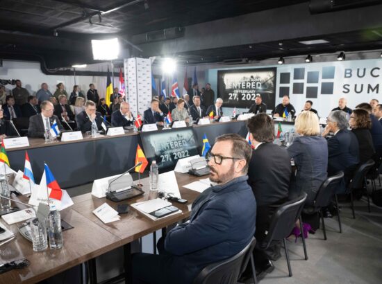 Riigikogu esimees Lauri Hussar osales ka mälestustseremooniale järgnenud Butša tippkohtumisel.