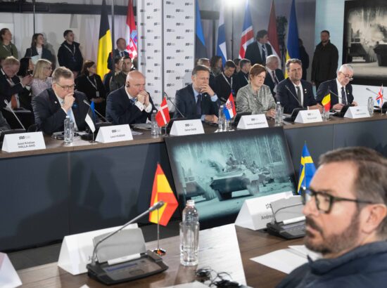 Riigikogu esimees Lauri Hussar osales ka mälestustseremooniale järgnenud Butša tippkohtumisel.