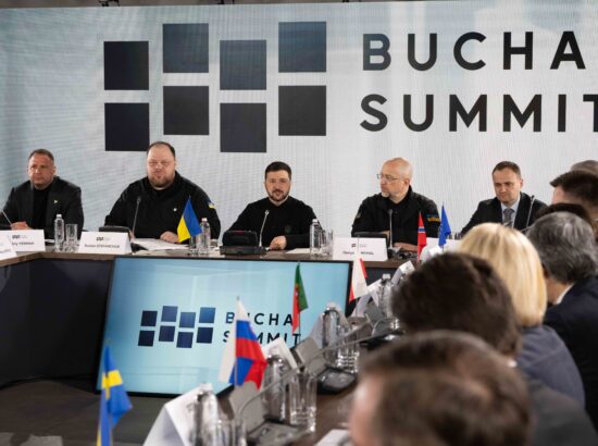 Riigikogu esimees Lauri Hussar osales ka mälestustseremooniale järgnenud Butša tippkohtumisel.