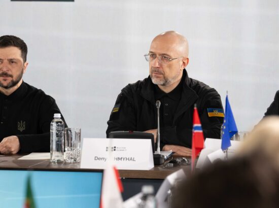 Riigikogu esimees Lauri Hussar osales ka mälestustseremooniale järgnenud Butša tippkohtumisel.