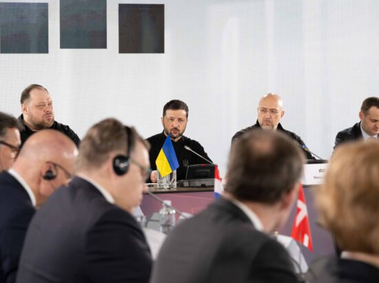 Riigikogu esimees Lauri Hussar osales ka mälestustseremooniale järgnenud Butša tippkohtumisel.