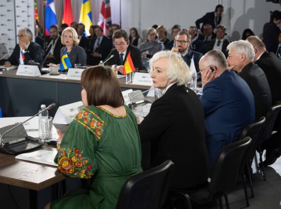 Riigikogu esimees Lauri Hussar osales ka mälestustseremooniale järgnenud Butša tippkohtumisel.