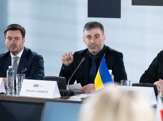 Riigikogu esimees Lauri Hussar osales ka mälestustseremooniale järgnenud Butša tippkohtumisel.