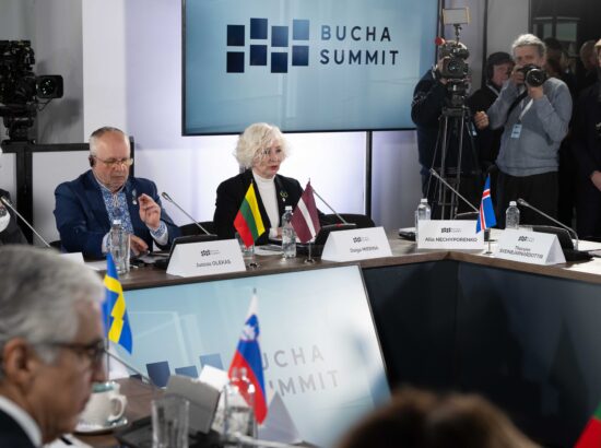 Riigikogu esimees Lauri Hussar osales ka mälestustseremooniale järgnenud Butša tippkohtumisel.