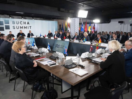 Riigikogu esimees Lauri Hussar osales ka mälestustseremooniale järgnenud Butša tippkohtumisel.