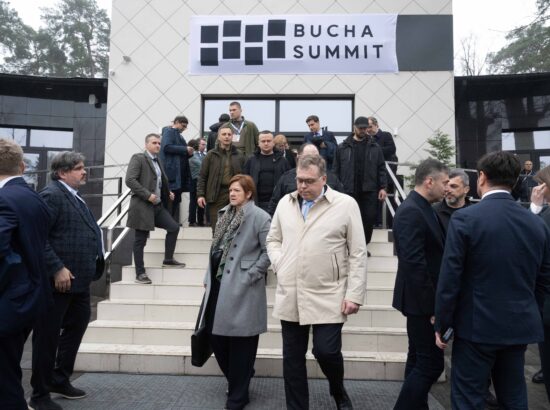 Riigikogu esimees Lauri Hussar osales ka mälestustseremooniale järgnenud Butša tippkohtumisel.