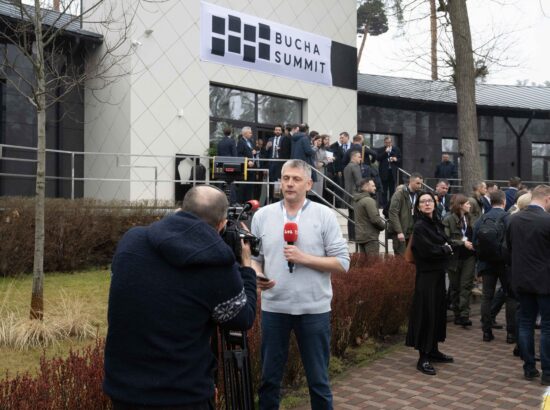 Riigikogu esimees Lauri Hussar osales ka mälestustseremooniale järgnenud Butša tippkohtumisel.