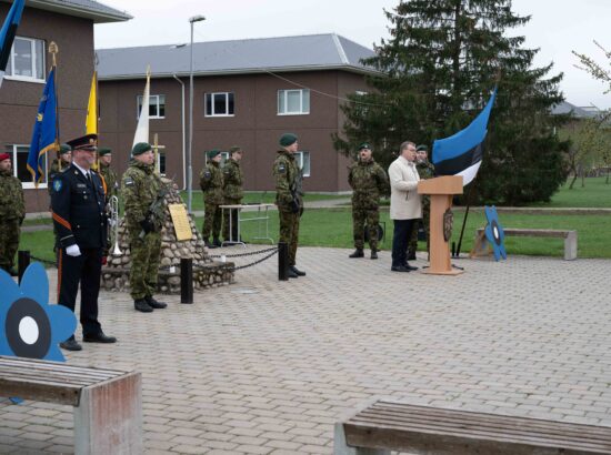 Riigikogu esimees Lauri Hussar osales langenud kaitseväelaste mälestustseremoonial Tapa linnakus.