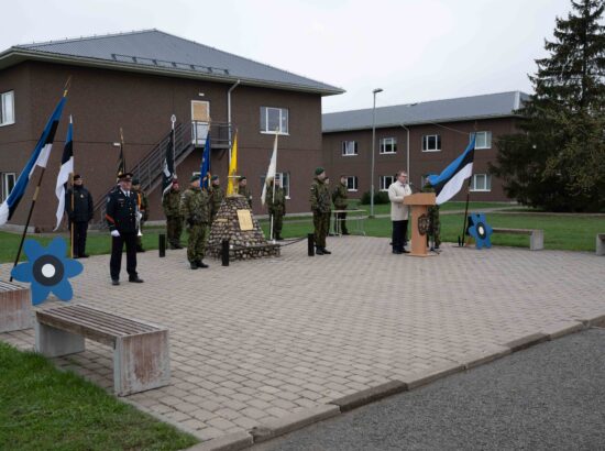 Riigikogu esimees Lauri Hussar osales langenud kaitseväelaste mälestustseremoonial Tapa linnakus.