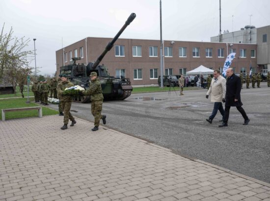 Riigikogu esimees Lauri Hussar osales langenud kaitseväelaste mälestustseremoonial Tapa linnakus.