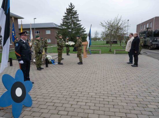 Riigikogu esimees Lauri Hussar osales langenud kaitseväelaste mälestustseremoonial Tapa linnakus.