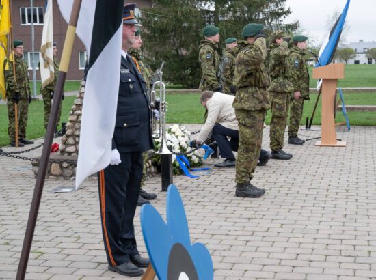 Riigikogu esimees Lauri Hussar osales langenud kaitseväelaste mälestustseremoonial Tapa linnakus.
