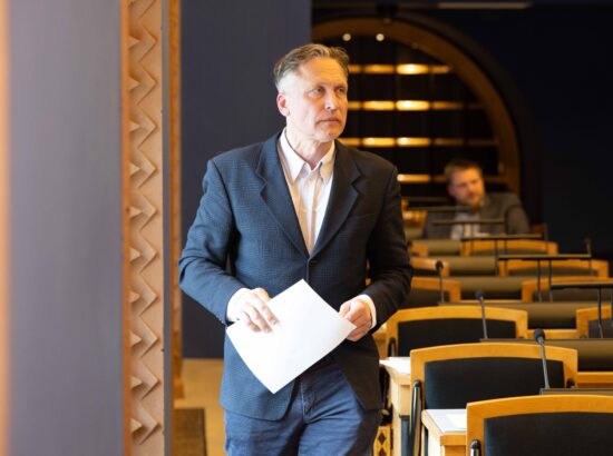 Riigikogus toimus Eesti Konservatiivse Rahvaerakonna fraktsiooni algatatud olulise tähtsusega riikliku küsimuse „Tuuletööstuse pahupoolest“ arutelu.