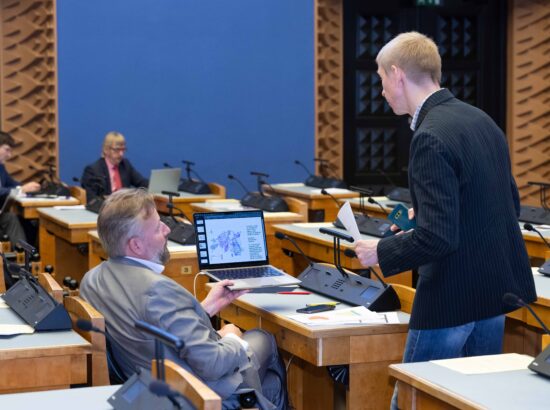 Riigikogus toimus Eesti Konservatiivse Rahvaerakonna fraktsiooni algatatud olulise tähtsusega riikliku küsimuse „Tuuletööstuse pahupoolest“ arutelu.