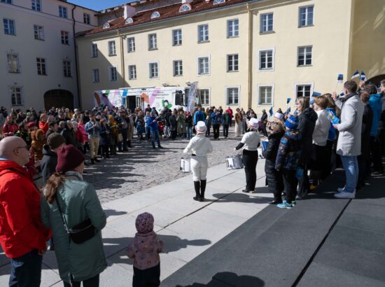 Riigikogu lahtiste uste päev.