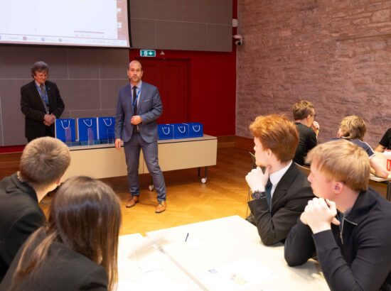 Riigikogu lahtiste uste päev.