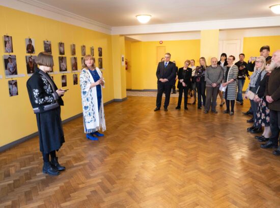Fotonäitus „Ema“ on pühendatud Ukraina emadele, kes andsid tuleviku ja vabaduse nimel kõige kallima – oma pojad.