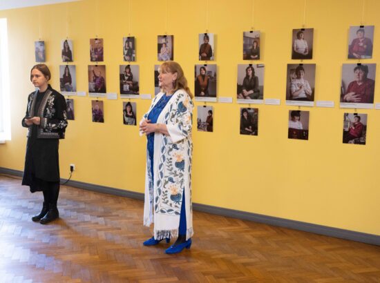 Fotonäitus „Ema“ on pühendatud Ukraina emadele, kes andsid tuleviku ja vabaduse nimel kõige kallima – oma pojad.