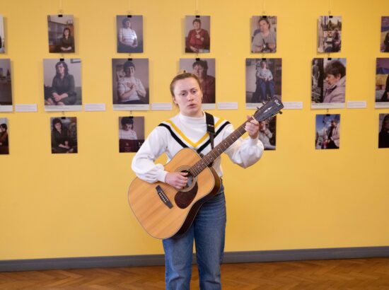 Fotonäitus „Ema“ on pühendatud Ukraina emadele, kes andsid tuleviku ja vabaduse nimel kõige kallima – oma pojad.