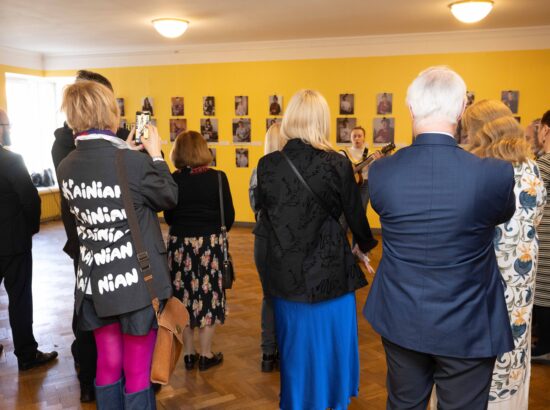 Fotonäitus „Ema“ on pühendatud Ukraina emadele, kes andsid tuleviku ja vabaduse nimel kõige kallima – oma pojad.