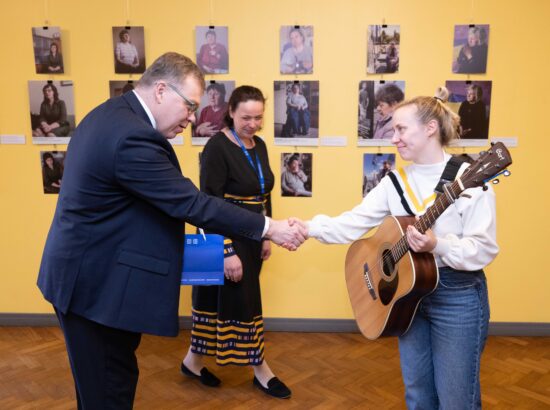 Fotonäitus „Ema“ on pühendatud Ukraina emadele, kes andsid tuleviku ja vabaduse nimel kõige kallima – oma pojad.