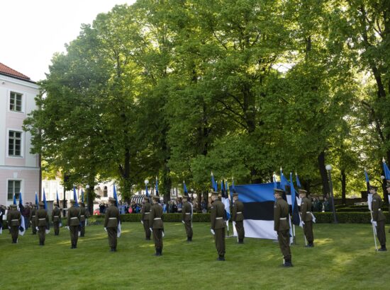 4. juunil 2025 tähistab kogu Eesti sinimustvalge lipu 141. aastapäeva. Riigikogu juhatus ja Eesti Lipu Selts kutsusid sel puhul kõiki kell 7 hommikul riigilipu pidulikule heiskamisele Toompeale Kuberneri aeda.